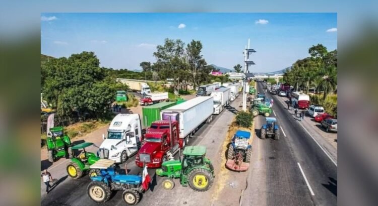 Bloqueos en Jalisco dejan sin servicio foráneo a la Central Camionera de Colima
