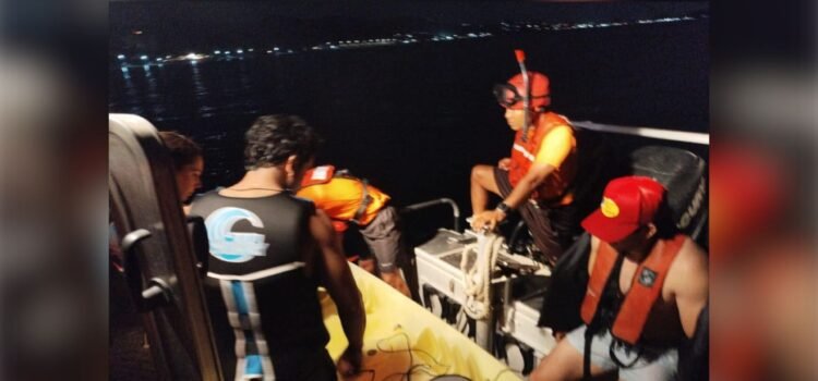 Rescatan a tres personas en riesgo de naufragio en playa de Manzanillo