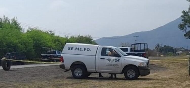 Hallan a dos personas sin vida en tramo carretero de Colima