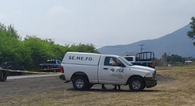 Hallan a dos personas sin vida en tramo carretero de Colima Hallan a dos personas sin vida en tramo carretero de Colima