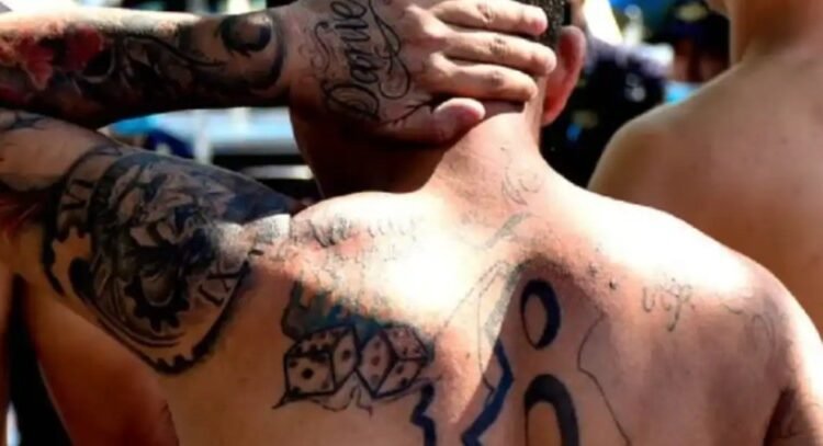 Reciben pandilleros de El Salvador condenas de hasta 397 años de cárcel