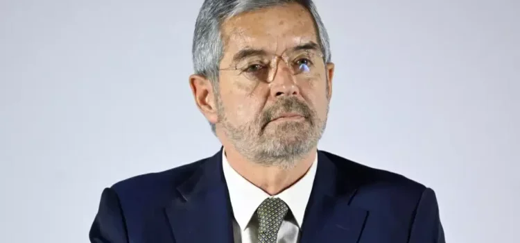 Solicita licencia el Secretario de Relaciones Exteriores Solicita licencia el Secretario de Relaciones Exteriores