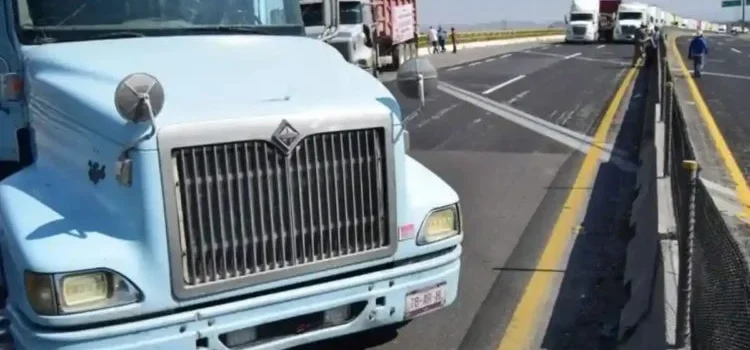 Entablaron campesinos y transportistas diálogo con Gobernación