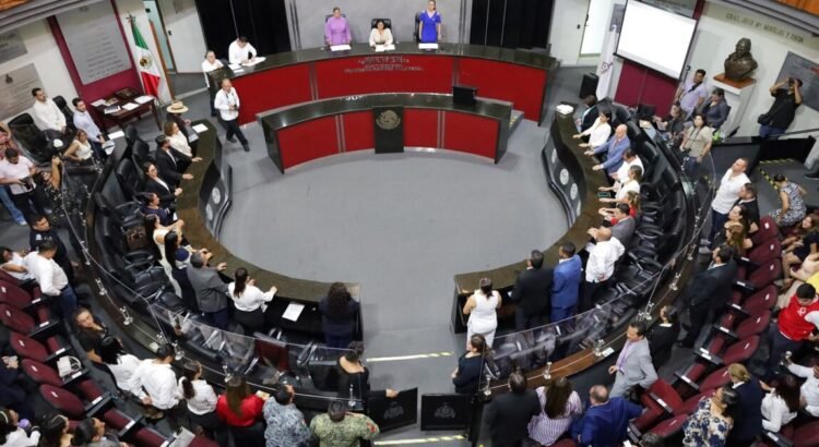 Mes récord de ingresos: diputados de Colima recibirán más de 350 mil pesos en diciembre Mes récord de ingresos: diputados de Colima recibirán más de 350 mil pesos en diciembre