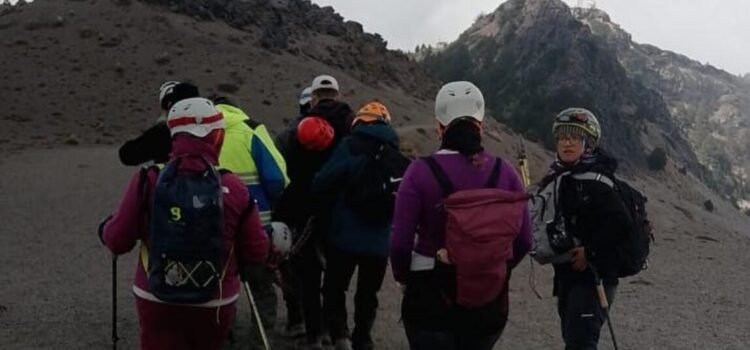 Rescatan a nueve personas extraviadas en el Nevado de Colima