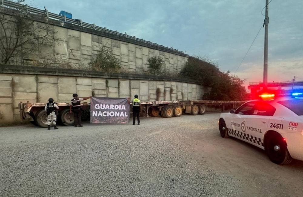 Recuperan dos semirremolques robados en tramo carretero de Colima