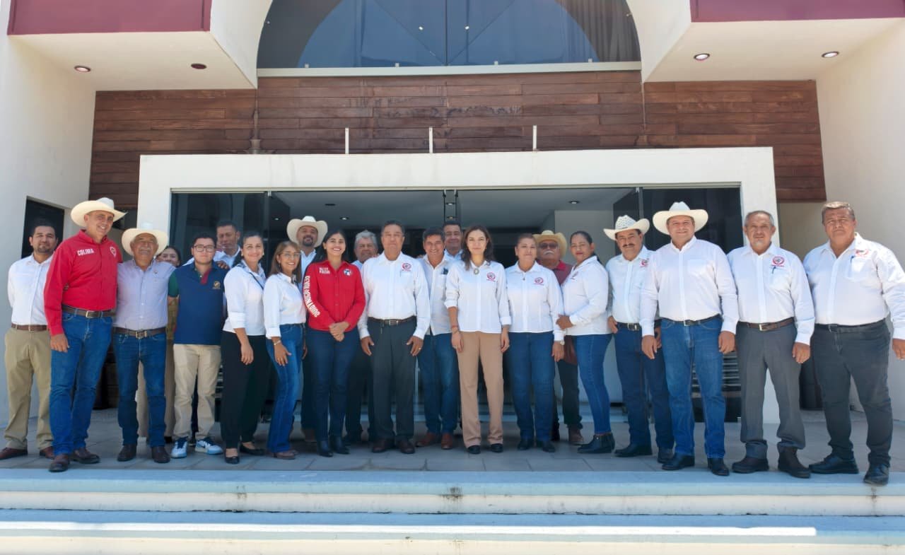 Ejidatarios de Manzanillo llevan protesta al Congreso de Colima por cobros del predial