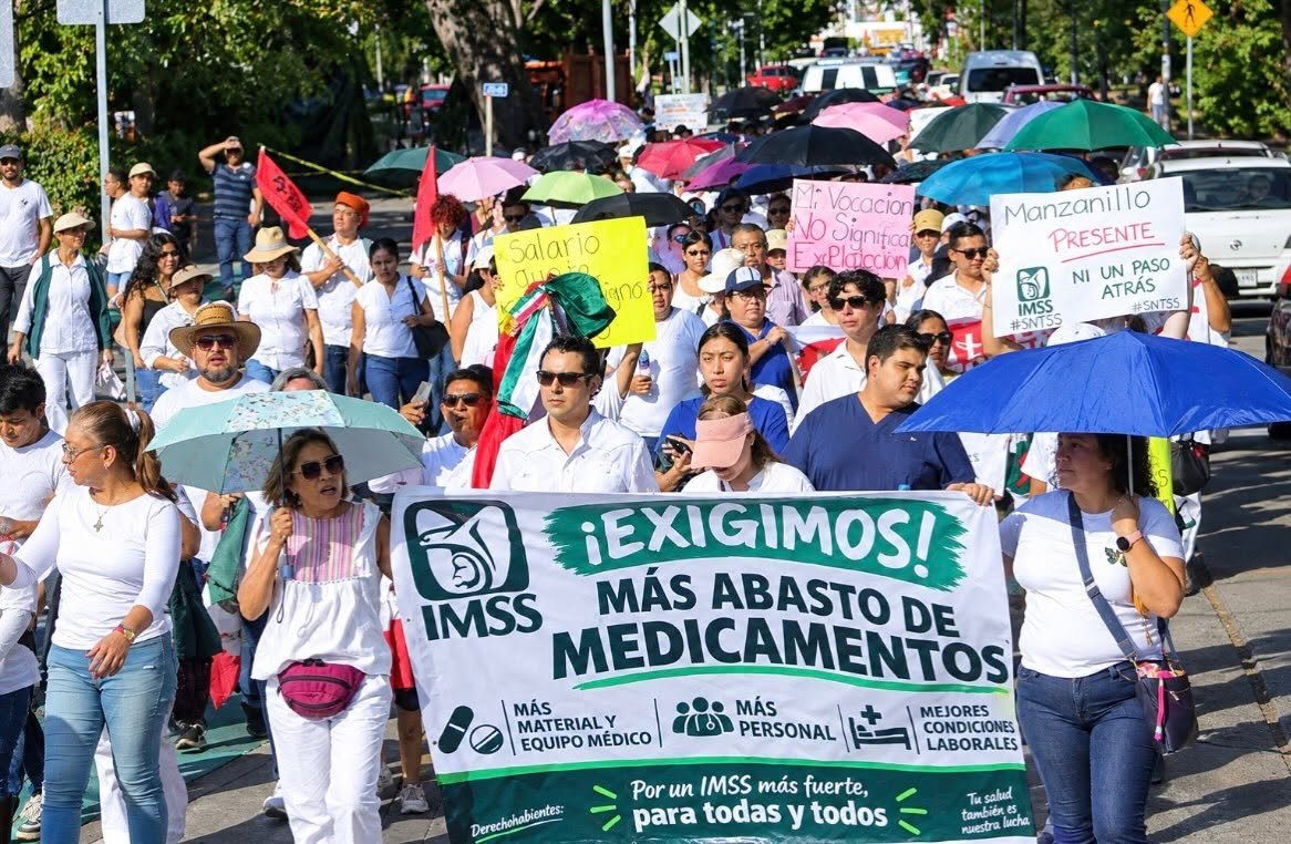IMSS en Colima: protestan por desabasto y rechazo a dirigencia sindical